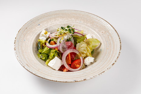 Зеленый микс с овощами и фетой