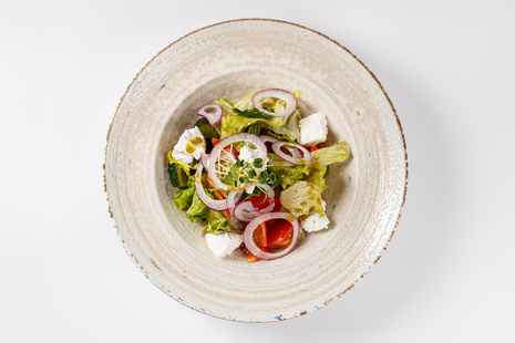 Зеленый микс с овощами и фетой